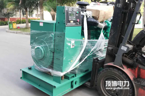 康明斯发电机组欠压报警?；裁丛?/></p><p>3、出色的可靠性 采用锻钢凸轮轴和曲轴，高强度缸体设计，很多零件铸在缸体上，刚度大，耐高压能力强，使用寿命更长。</p><p><br/></p><p>4、转子高压燃油泵 ，能量损失少，动力更强劲，油耗更低，并有效降低噪音。</p><p><br/></p><p><a href=