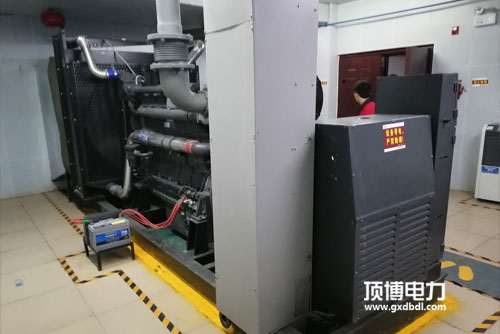 柴油发电机组120KW众智控制?？樽远刂破凉收?/></p><p style=