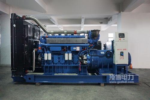 柴油发电机组油底壳的机油中为什么有柴油？